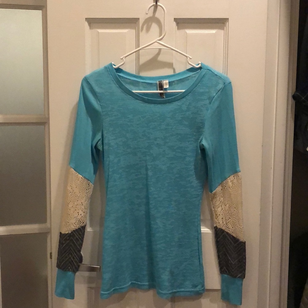 BKE Buckle Burn Out Long Sleeve Tee Shirt Small